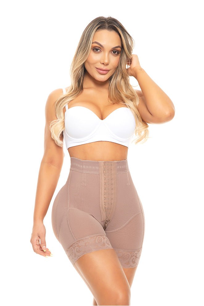 PETITE SHORT PUSH UP TALLE ALTO CON 3 FILAS DE BROCHES REALCE BOOTYLICIOUS